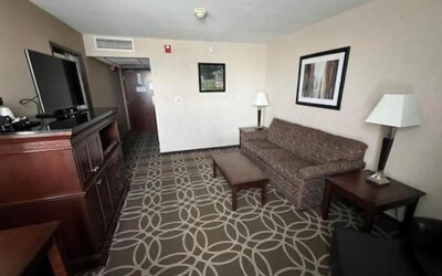 Hotel Lotus Kansas City Merriam