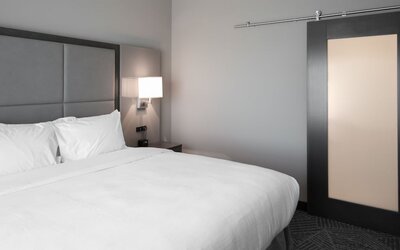 Embassy Suites by Hilton Kansas City Olathe