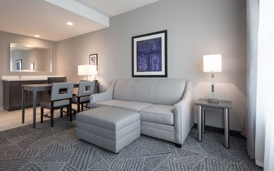Embassy Suites by Hilton Kansas City Olathe