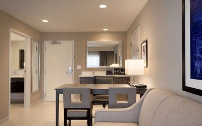 Embassy Suites by Hilton Kansas City Olathe