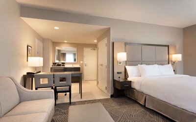Embassy Suites by Hilton Kansas City Olathe