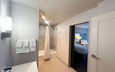 Embassy Suites by Hilton Kansas City Olathe
