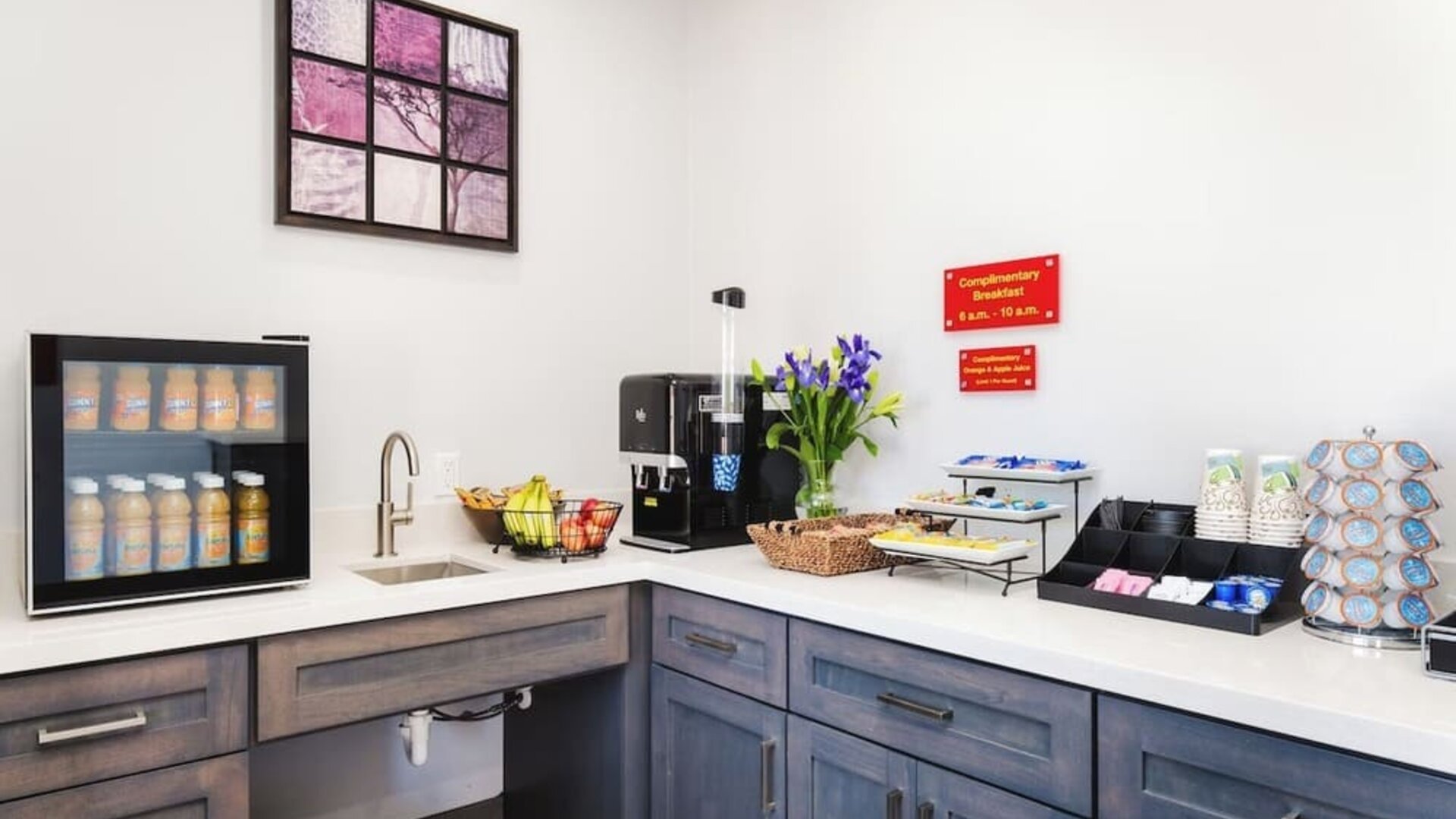 Breakfast and dining area at Palace Inn 290 & Fairbanks.
