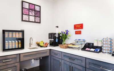 Breakfast and dining area at Palace Inn 290 & Fairbanks.