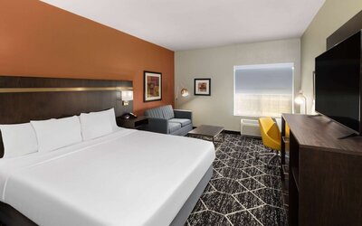 La Quinta Inn & Suites by Wyndham Olathe