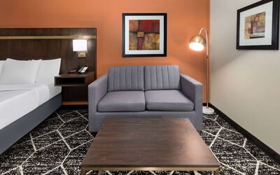 La Quinta Inn & Suites by Wyndham Olathe