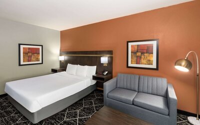 La Quinta Inn & Suites by Wyndham Olathe