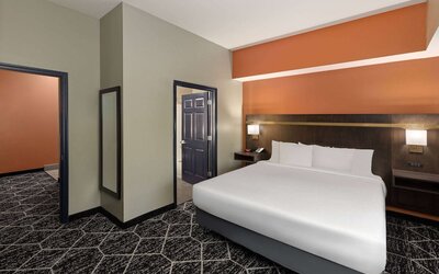 La Quinta Inn & Suites by Wyndham Olathe