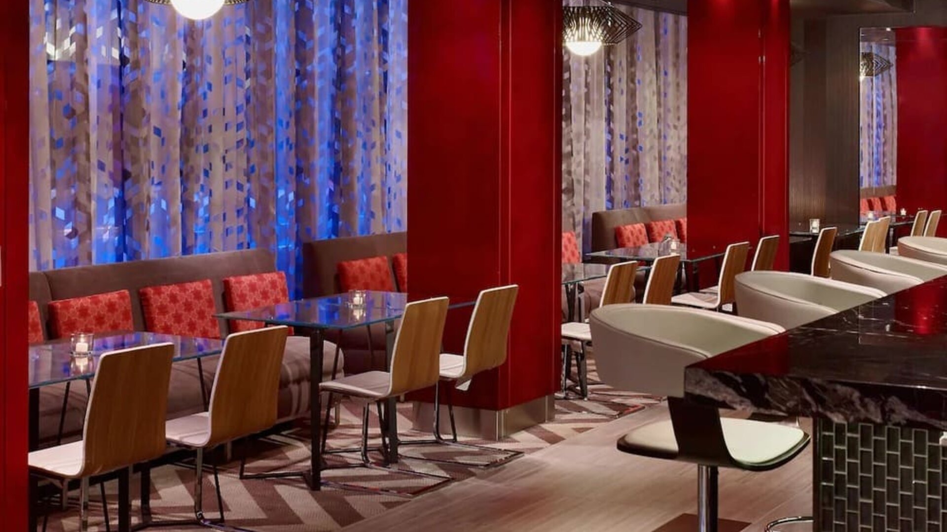 Dining, bar, and coworking space at Sonesta Philadelphia Rittenhouse Square.