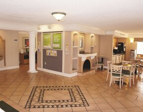 La Quinta Inn by Wyndham Kansas City Lenexa