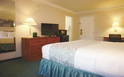 La Quinta Inn by Wyndham Kansas City Lenexa
