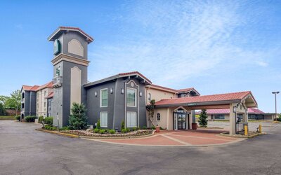 La Quinta Inn by Wyndham Kansas City Lenexa