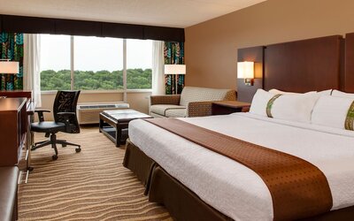 Holiday Inn & Suites Overland Park West by IHG