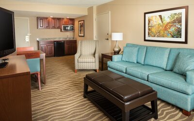 Holiday Inn & Suites Overland Park West by IHG