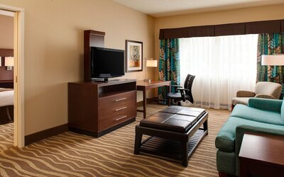 Holiday Inn & Suites Overland Park West by IHG