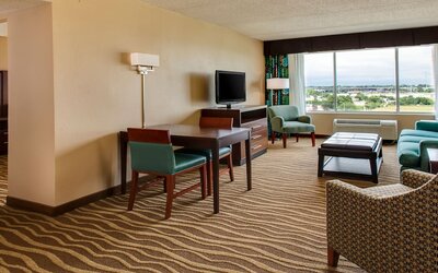 Holiday Inn & Suites Overland Park West by IHG