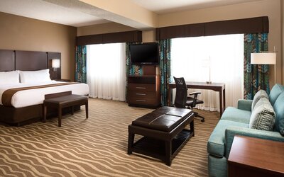 Holiday Inn & Suites Overland Park West by IHG