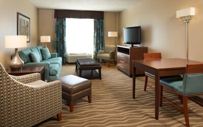 Holiday Inn & Suites Overland Park West by IHG