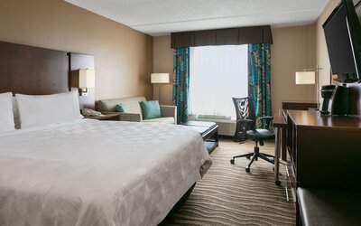 Holiday Inn & Suites Overland Park West by IHG