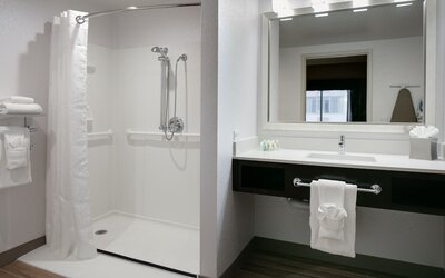 Holiday Inn & Suites Overland Park West by IHG