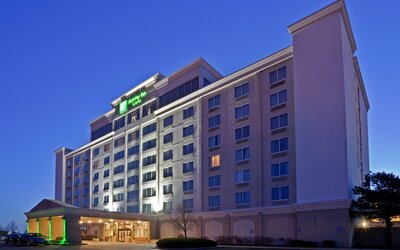 Holiday Inn & Suites Overland Park West by IHG