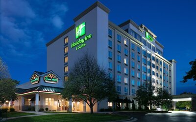 Holiday Inn & Suites Overland Park West by IHG