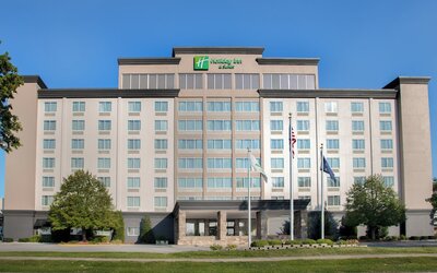 Holiday Inn & Suites Overland Park West by IHG