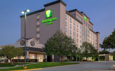 Holiday Inn & Suites Overland Park West by IHG