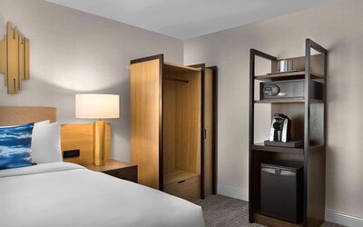 King room with mini-fridge at Sonesta Silicon Valley.