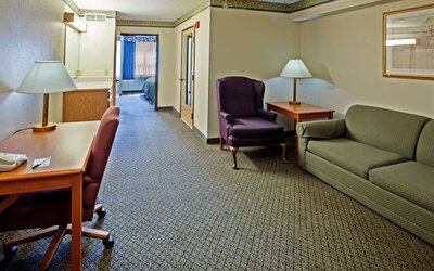 Country Inn & Suites by Radisson, Lansing, MI