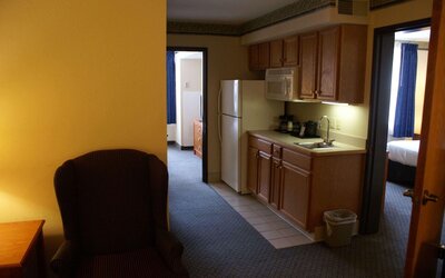 Country Inn & Suites by Radisson, Lansing, MI