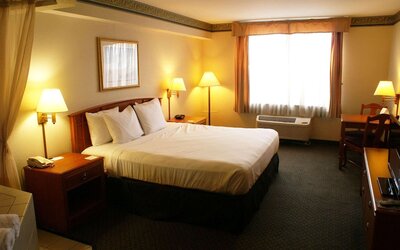 Country Inn & Suites by Radisson, Lansing, MI
