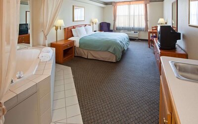 Country Inn & Suites by Radisson, Lansing, MI