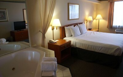 Country Inn & Suites by Radisson, Lansing, MI