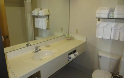 Country Inn & Suites by Radisson, Lansing, MI