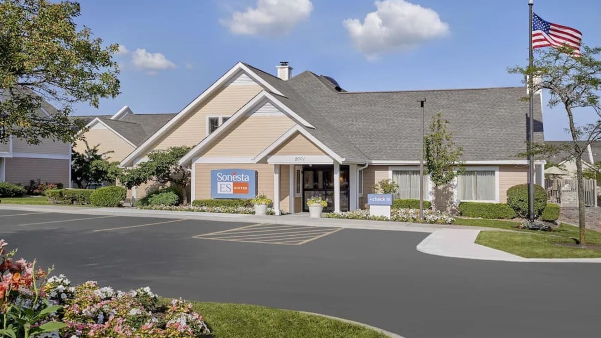 Parking area at Sonesta ES Suites Cincinnati - Blue Ash.