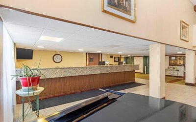 Clarion Hotel & Conference Center Lansing West