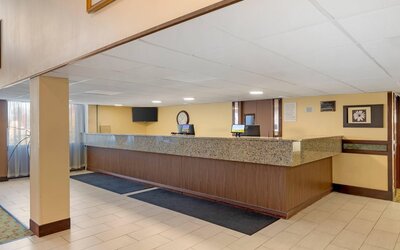 Clarion Hotel & Conference Center Lansing West