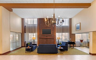 Clarion Hotel & Conference Center Lansing West