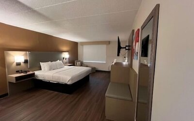 Clarion Hotel & Conference Center Lansing West