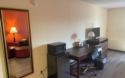 Clarion Hotel & Conference Center Lansing West