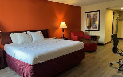 Clarion Hotel & Conference Center Lansing West