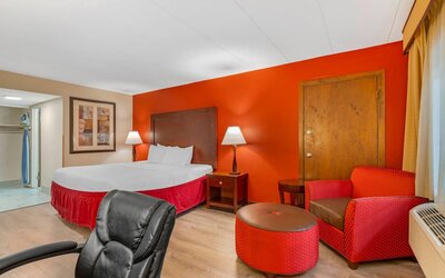 Clarion Hotel & Conference Center Lansing West