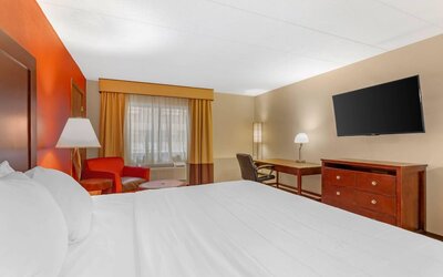 Clarion Hotel & Conference Center Lansing West