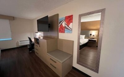 Clarion Hotel & Conference Center Lansing West