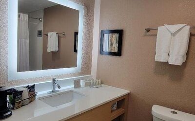 Clarion Hotel & Conference Center Lansing West
