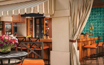 Cozy bar at Sonesta Suites Scottsdale Gainey Ranch.