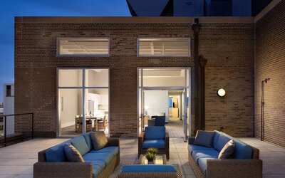 Outdoor lounge and coworking space at Sonesta ES Suites New Orleans.