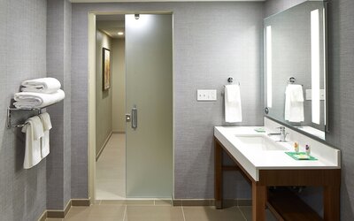 Hyatt Place Lansing - East