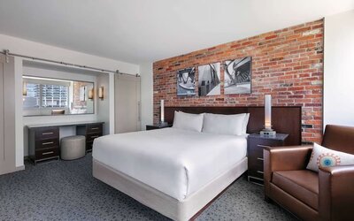 Romantic king room at Royal Sonesta Chicago Downtown. 